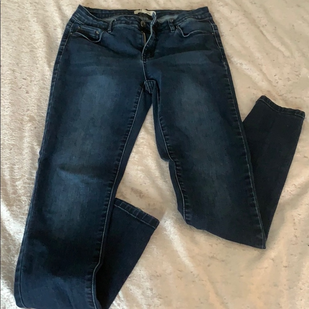 Be-you-ti-ful dark denim skin jeans